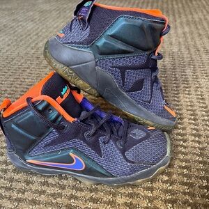 NIKE-Lebron 12- Instinct- hyper grape/ crimson colorway- kids size 13- EUC!